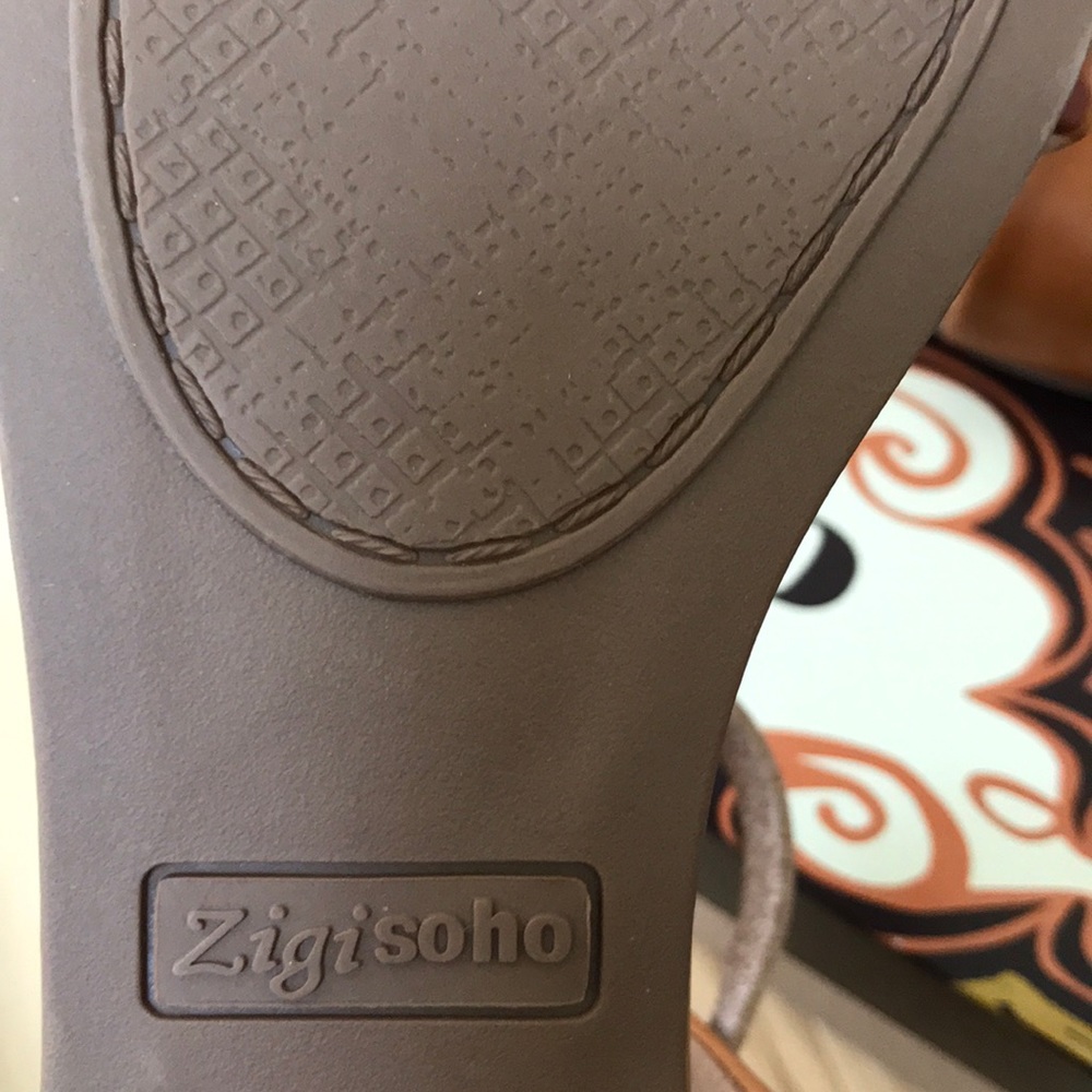 ZiGi SoHo brown island flex sandal. - Picture 3 of 8